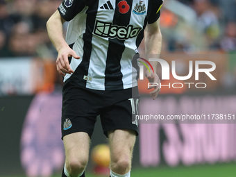 Anthony Gordon of Newcastle United participates in the Premier League match between Newcastle United and Arsenal at St. James's Park in Newc...