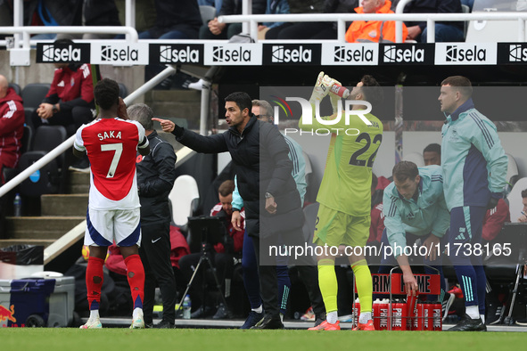 Arsenal manager Mikel Arteta gives instructions to Bukayo Saka during the Premier League match between Newcastle United and Arsenal at St. J...