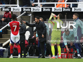 Arsenal manager Mikel Arteta gives instructions to Bukayo Saka during the Premier League match between Newcastle United and Arsenal at St. J...