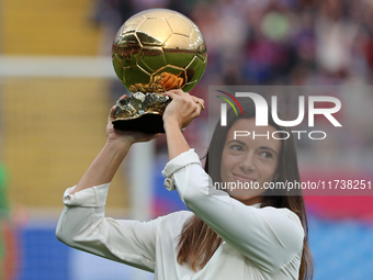 Aitana Bonmati offers her second Ballon d'Or to the supporters before the match between FC Barcelona and RCD Espanyol, corresponding to week...