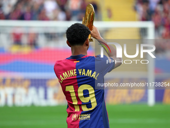 Lamine Yamal presents the Kopa Trophy to the supporters before the match between FC Barcelona and RCD Espanyol, corresponding to week 12 of...