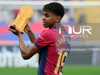 Lamine Yamal presents the Kopa Trophy to the supporters before the match between FC Barcelona and RCD Espanyol, corresponding to week 12 of...