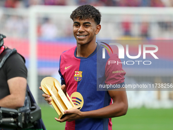 Lamine Yamal presents the Kopa Trophy to the supporters before the match between FC Barcelona and RCD Espanyol, corresponding to week 12 of...