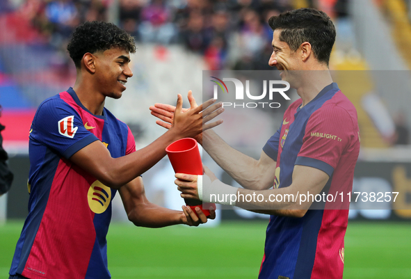 Lamine Yamal gives Robert Lewandowski the MVP of the month of October EA Sports LaLiga award before the match between FC Barcelona and RCD E...