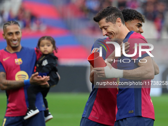 Lamine Yamal gives Robert Lewandowski the MVP of the month of October EA Sports LaLiga award before the match between FC Barcelona and RCD E...