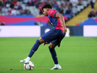 Lamine Yamal plays during the match between FC Barcelona and RCD Espanyol, corresponding to week 12 of LaLiga EA Sports, at the Lluis Compan...