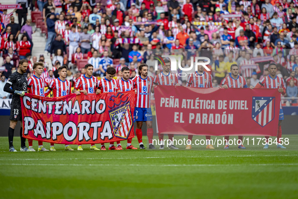 The Atletico de Madrid team observes a minute of silence dedicated to the victims of the DANA that hit the Valencia area last week during th...