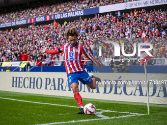 Antoine Griezmann of Atletico de Madrid takes a corner kick during the La Liga EA Sports 2024/25 football match between Atletico de Madrid a...