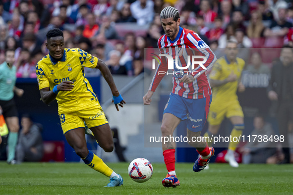 Rodrigo De Paul of Atletico de Madrid (R) fights for the ball against Sandro Ramirez of UD Las Palmas (L) during the La Liga EA Sports 2024/...