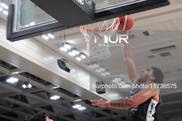 Anthony Lamb of Dolomiti Energia Trentino penetrates during the match between Dolomiti Energia Trentino and EA7 Emporio Armani Milano in the...