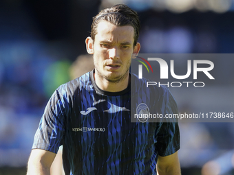 Marten de Roon of Atalanta BC warms up before the Serie A match between SSC Napoli and Atalanta BC at Stadio Diego Armando Maradona Naples I...