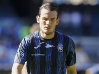 Marten de Roon of Atalanta BC warms up before the Serie A match between SSC Napoli and Atalanta BC at Stadio Diego Armando Maradona Naples I...