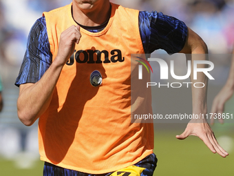 Charles De Ketelaere of Atalanta BC warms up before the Serie A match between SSC Napoli and Atalanta BC at Stadio Diego Armando Maradona Na...