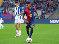 Lamine Yamal plays during the match between FC Barcelona and RCD Espanyol, corresponding to week 12 of LaLiga EA Sports, at the Lluis Compan...