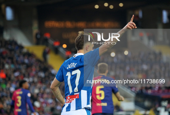 Jofre Carreras plays during the match between FC Barcelona and RCD Espanyol, corresponding to week 12 of LaLiga EA Sports, at the Lluis Comp...