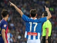 Jofre Carreras plays during the match between FC Barcelona and RCD Espanyol, corresponding to week 12 of LaLiga EA Sports, at the Lluis Comp...