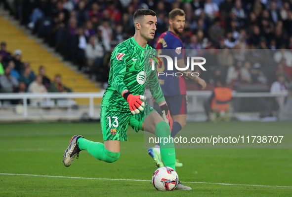 Inaki Pena plays during the match between FC Barcelona and RCD Espanyol, corresponding to week 12 of LaLiga EA Sports, at the Lluis Companys...