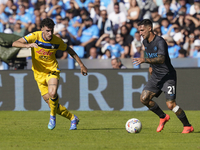 Matteo Ruggeri of Atalanta BC competes for the ball with Matteo Politano of SSC Napoli during the Serie A match between SSC Napoli and Atala...