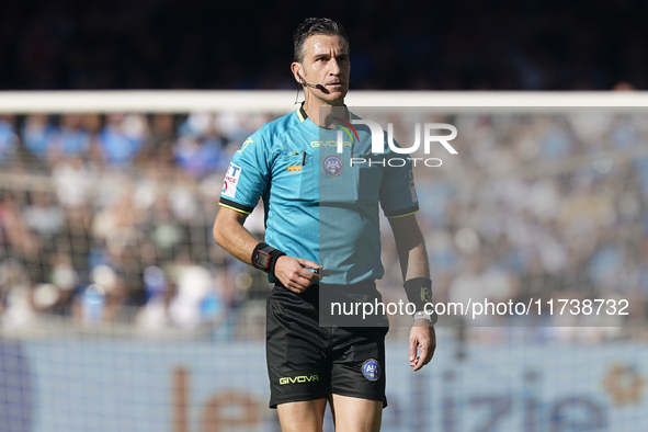 Referee Daniele Doveri during the Serie A match between SSC Napoli and Atalanta BC at Stadio Diego Armando Maradona Naples Italy on 3 Novemb...