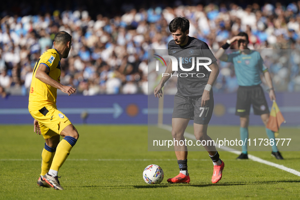 Davide Zappacosta of Atalanta BC competes for the ball with Khvicha Kvaratskhelia of SSC Napoli during the Serie A match between SSC Napoli...