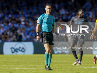 Referee Daniele Doveri during the Serie A match between SSC Napoli and Atalanta BC at Stadio Diego Armando Maradona Naples Italy on 3 Novemb...