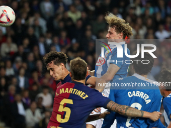 Alex Kral plays during the match between FC Barcelona and RCD Espanyol, corresponding to week 12 of LaLiga EA Sports, at the Lluis Companys...