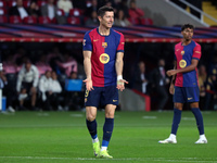 Robert Lewandowski plays during the match between FC Barcelona and RCD Espanyol, corresponding to week 12 of LaLiga EA Sports, at the Lluis...