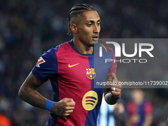 Raphinha Dias plays during the match between FC Barcelona and RCD Espanyol, corresponding to week 12 of LaLiga EA Sports, at the Lluis Compa...