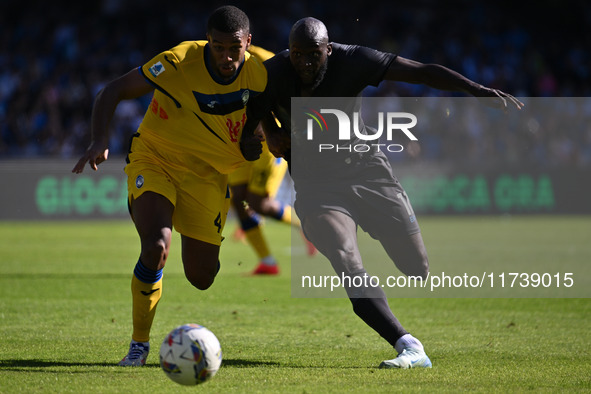 Isak Hien of Atalanta B.C. and Romelu Lukaku of S.S.C. Napoli participate during the 11th day of the Serie A Championship between S.S.C. Nap...