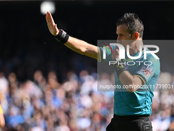 Referee Daniele Doveri officiates during the 11th day of the Serie A Championship between S.S.C. Napoli and Atalanta B.C. at the Diego Arman...