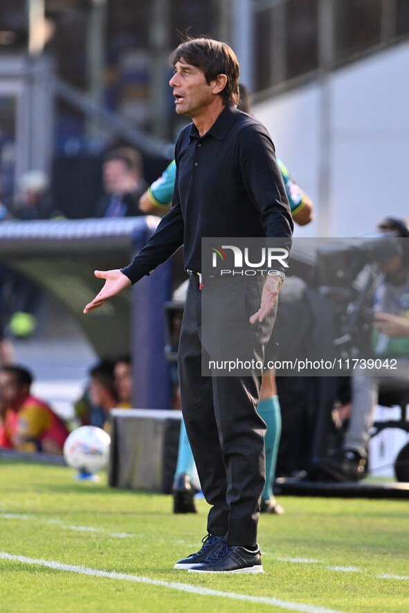 Antonio Conte coaches S.S.C. Napoli during the 11th day of the Serie A Championship between S.S.C. Napoli and Atalanta B.C. at the Diego Arm...