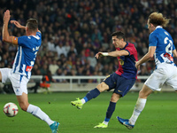 Robert Lewandowski plays during the match between FC Barcelona and RCD Espanyol, corresponding to week 12 of LaLiga EA Sports, at the Lluis...