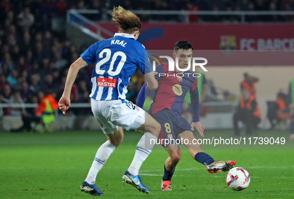 Pedri and Alex Kral play during the match between FC Barcelona and RCD Espanyol, corresponding to week 12 of LaLiga EA Sports, at the Lluis...