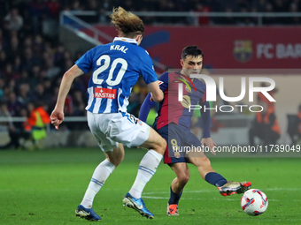 Pedri and Alex Kral play during the match between FC Barcelona and RCD Espanyol, corresponding to week 12 of LaLiga EA Sports, at the Lluis...