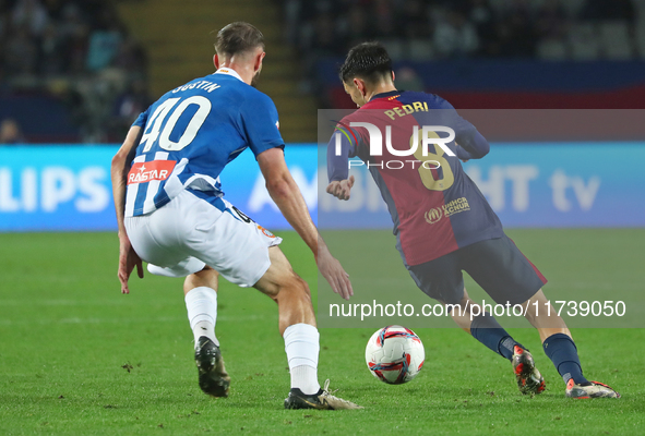 Pedri and Justin Smith play during the match between FC Barcelona and RCD Espanyol, corresponding to week 12 of LaLiga EA Sports, at the Llu...