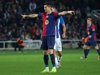 Robert Lewandowski plays during the match between FC Barcelona and RCD Espanyol, corresponding to week 12 of LaLiga EA Sports, at the Lluis...