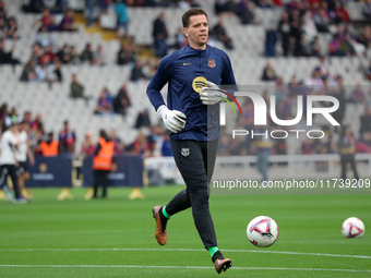 Wojciech Szczesny plays during the match between FC Barcelona and RCD Espanyol, corresponding to week 12 of LaLiga EA Sports, at the Lluis C...