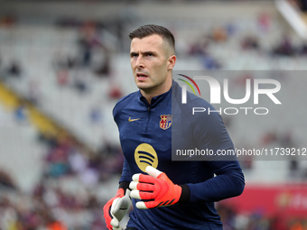 Inaki Pena plays during the match between FC Barcelona and RCD Espanyol, corresponding to week 12 of LaLiga EA Sports, at the Lluis Companys...