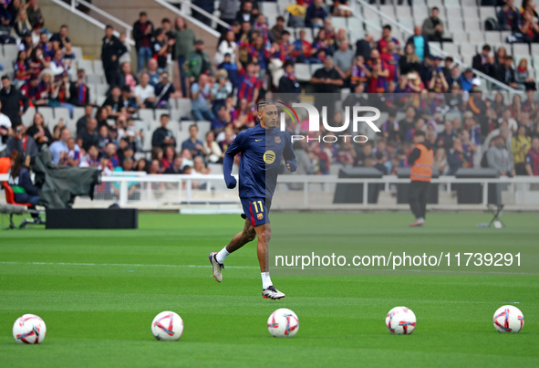 Raphinha Dias plays during the match between FC Barcelona and RCD Espanyol, corresponding to week 12 of LaLiga EA Sports, at the Lluis Compa...