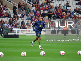 Raphinha Dias plays during the match between FC Barcelona and RCD Espanyol, corresponding to week 12 of LaLiga EA Sports, at the Lluis Compa...