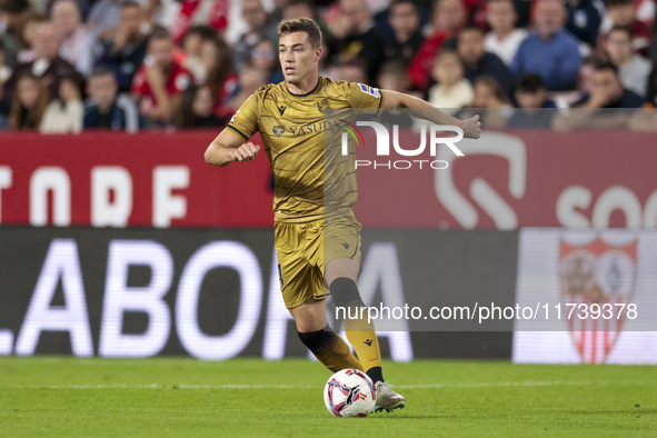 Luka Sucic of Real Sociedad runs with the ball during the La Liga EA Sports match between Sevilla FC and Real Sociedad at Sanchez Pizjuan in...