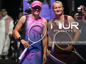 RIYADH, SAUDI ARABIA - NOVEMBER 03: Iga Swiatek (L) of Poland and Barbora Krejcikovas of Czech Republic pose for a photo ahead of their matc...