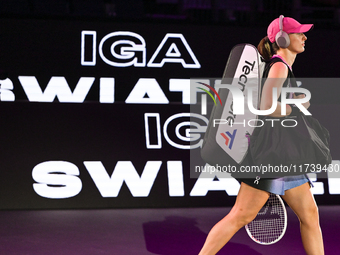 RIYADH, SAUDI ARABIA - NOVEMBER 03: Iga Swiatek of Poland arrives ahead of her match against Barbora Krejcikova of the Czech Republic on Day...