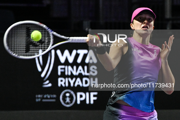 RIYADH, SAUDI ARABIA - NOVEMBER 03: Iga Swiatek of Poland during her match against Barbora Krejcikovas of Czech Republic on day 2 of the 202...