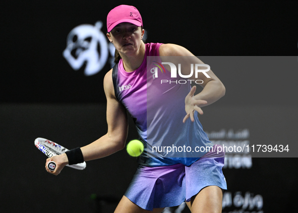 RIYADH, SAUDI ARABIA - NOVEMBER 03: Iga Swiatek of Poland during her match against Barbora Krejcikovas of Czech Republic on day 2 of the 202...