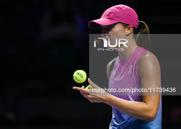 RIYADH, SAUDI ARABIA - NOVEMBER 03: Iga Swiatek of Poland during her match against Barbora Krejcikovas of Czech Republic on day 2 of the 202...