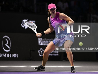 RIYADH, SAUDI ARABIA - NOVEMBER 03: Iga Swiatek of Poland during her match against Barbora Krejcikovas of Czech Republic on day 2 of the 202...