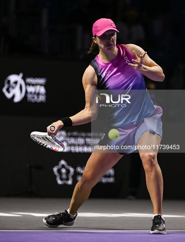 RIYADH, SAUDI ARABIA - NOVEMBER 03: Iga Swiatek of Poland during her match against Barbora Krejcikovas of Czech Republic on day 2 of the 202...