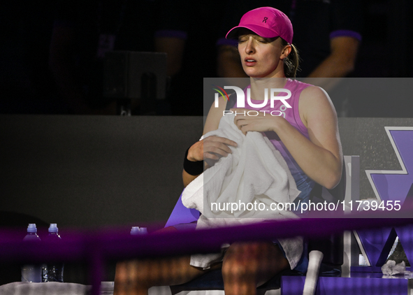 RIYADH, SAUDI ARABIA - NOVEMBER 03: Iga Swiatek of Poland during her match against Barbora Krejcikovas of Czech Republic on day 2 of the 202...