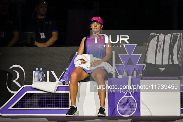 RIYADH, SAUDI ARABIA - NOVEMBER 03: Iga Swiatek of Poland during her match against Barbora Krejcikovas of Czech Republic on day 2 of the 202...